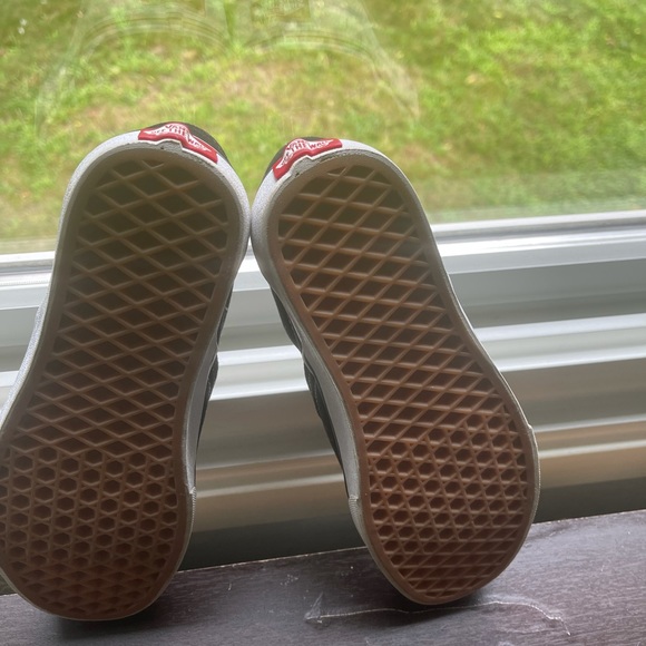 Vans - Picture 4 of 6